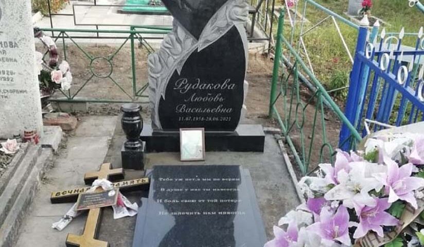 Вертикальный памятник 37