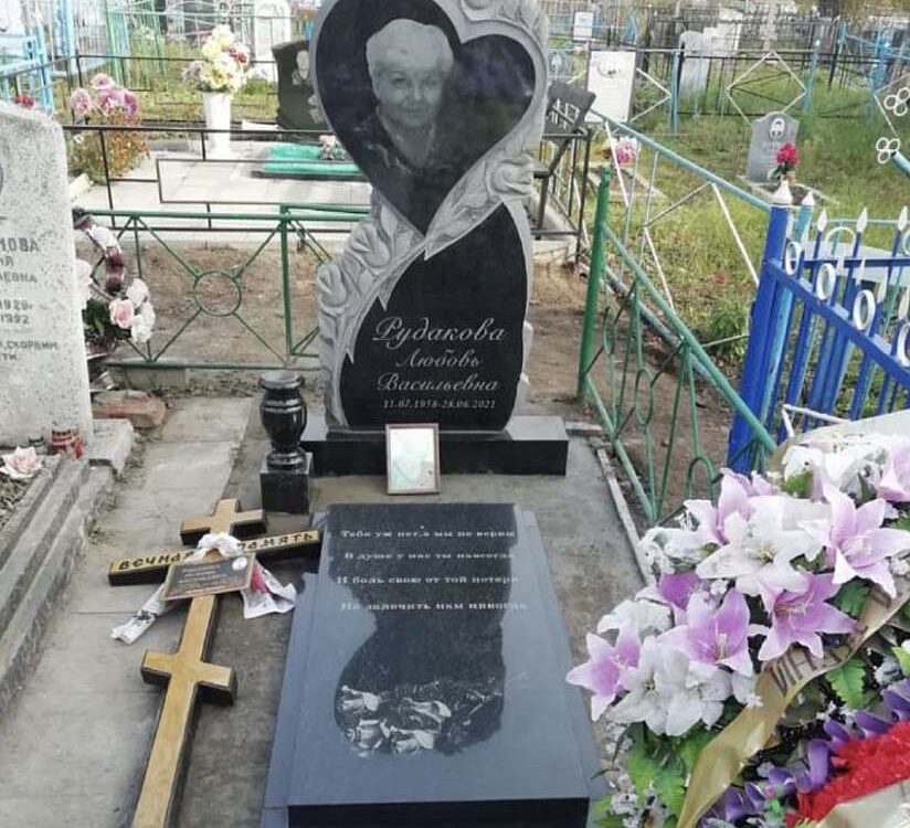 Вертикальный памятник 37
