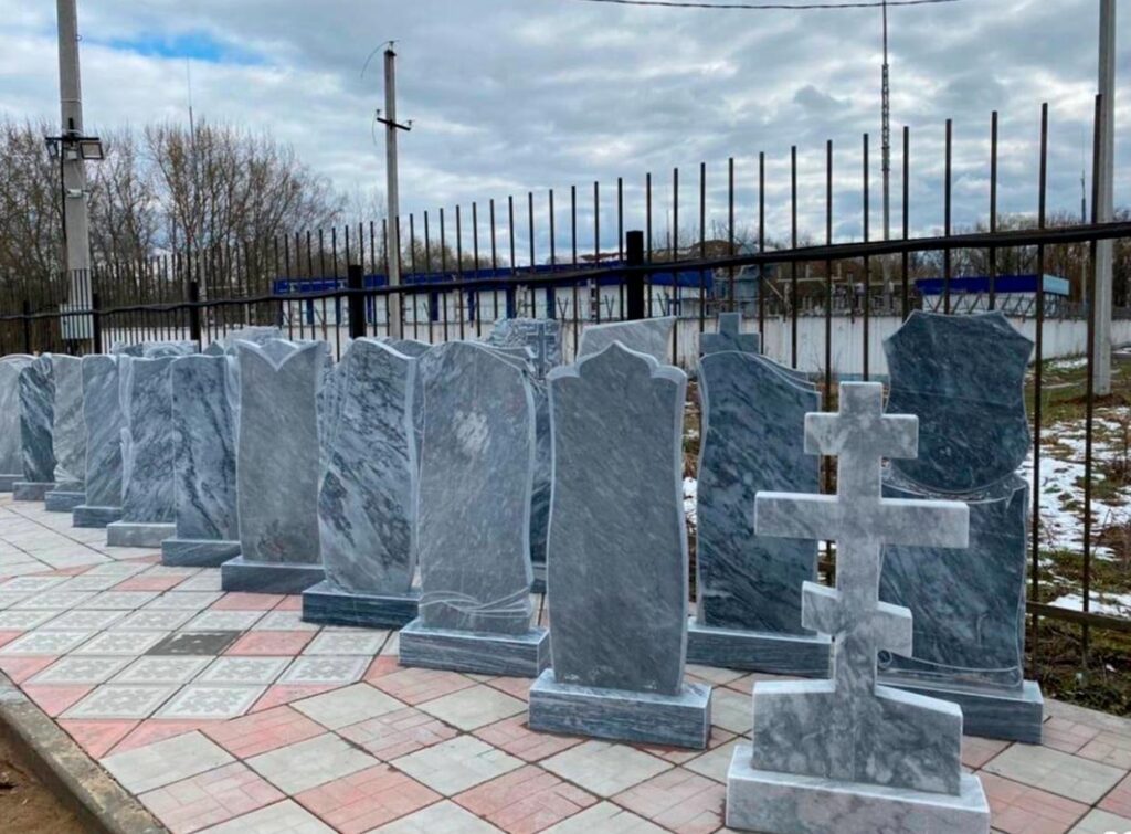 Памятники на могилу оптом в Ейске и сотрудничество в сфере изготовления памятников и надгробий