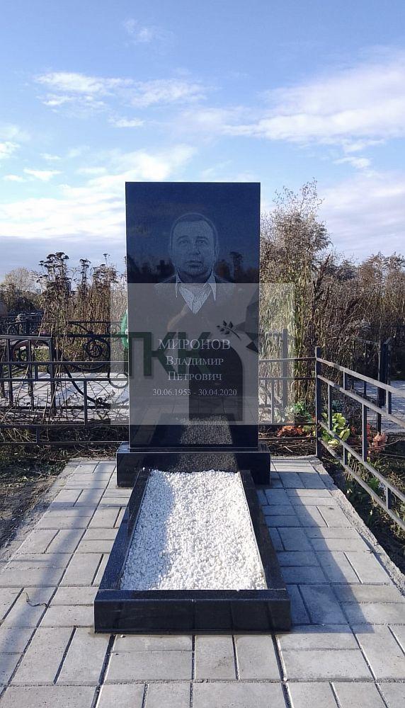 Вертикальный памятник 19