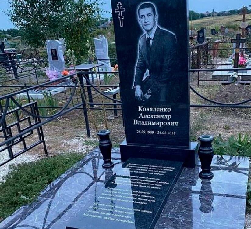 Вертикальный памятник 34