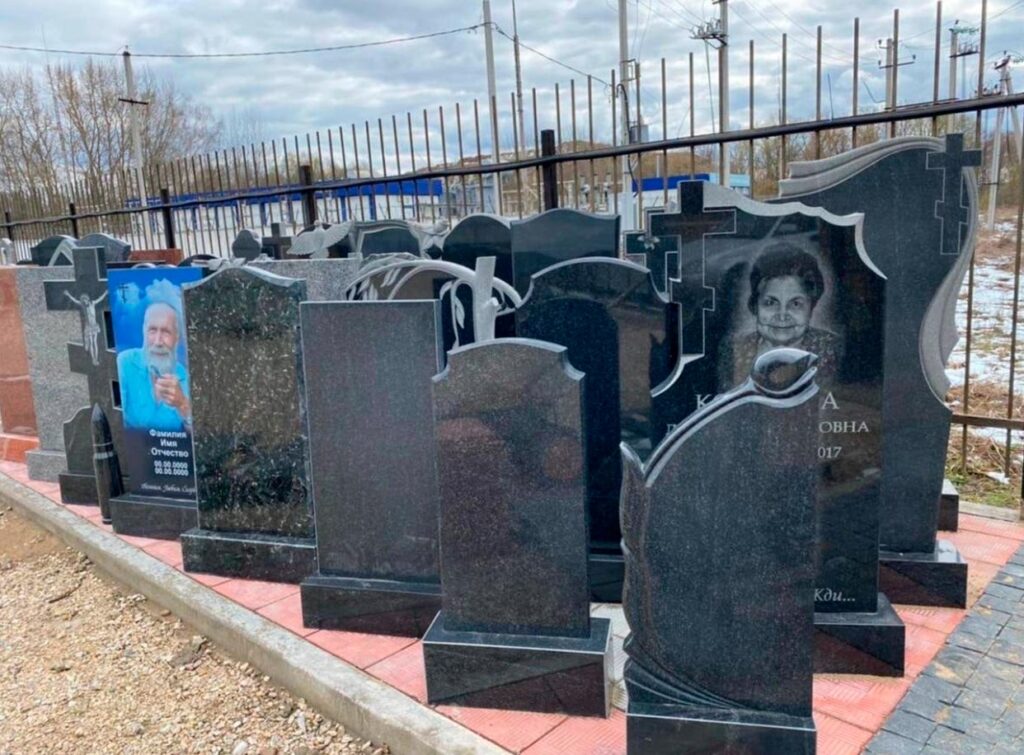 Памятники на могилу оптом в Ейске и сотрудничество в сфере изготовления памятников и надгробий