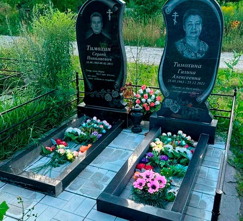 Два памятника в одинаковом дизайне для парного захоронения