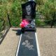 Памятник в строгом стиле с авторским оформлениемый памятник 89
