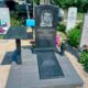 Строгий классический памятник с гравировкой