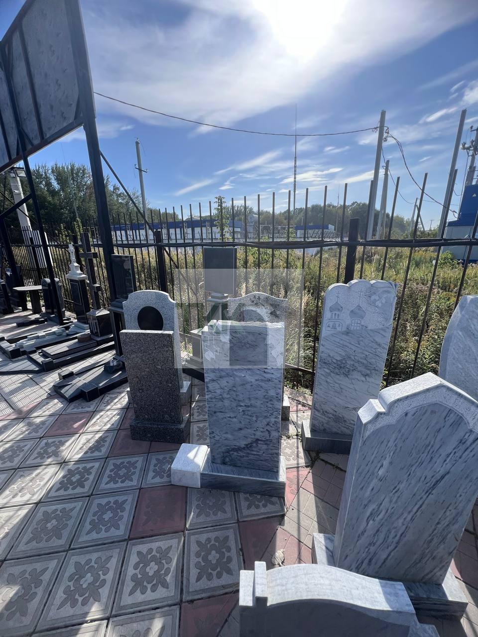 Выставка памятников на производстве - мастерская памятников ТКК в Ейске