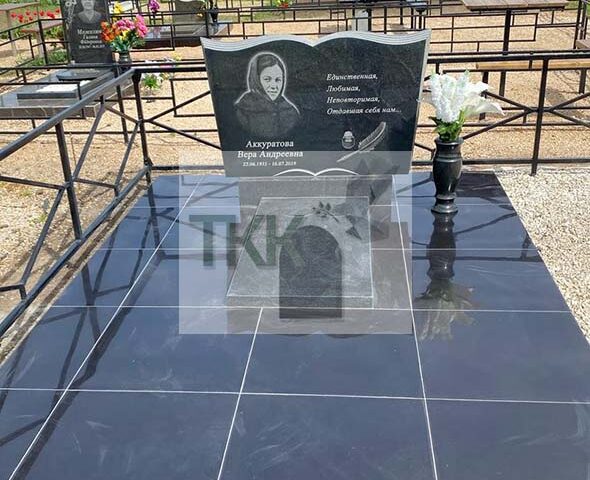 Прямоугольный памятник в форме книги