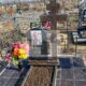 Памятник в 2-х цветах гранита с большим крестом