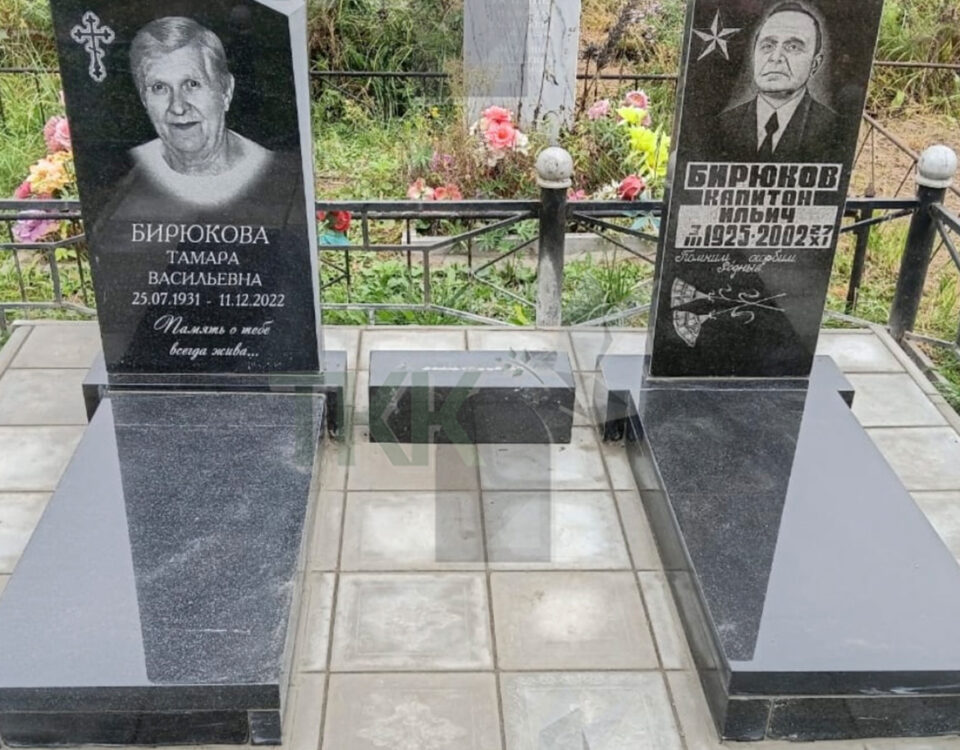Памятник с резным декором в виде цветов + классический строгий